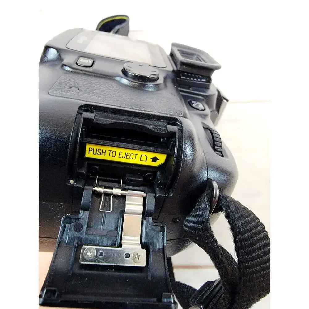 Nikon D50 Black DSLR Camera with Nikon AF Nikkor 28-80mm f/3.3-5.6G ED Lens
